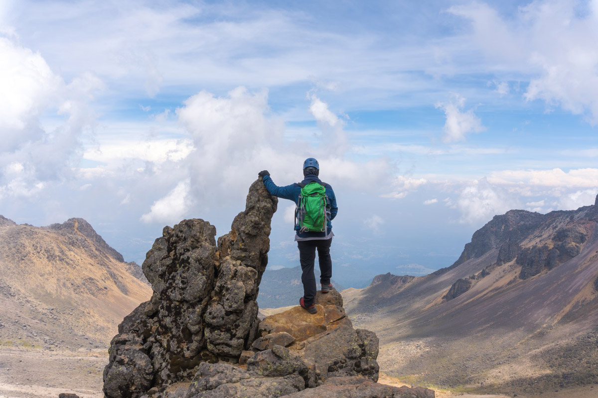 Read more about the article 🌍 Solo travel isn’t about being alone—it’s about discovering who you are when the world is wide open.